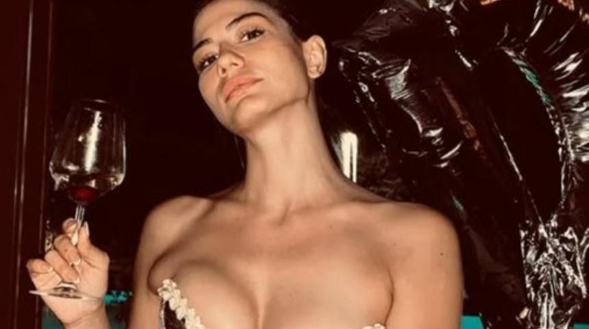 Eşref Rüya’nın Nisan’ı tatilde! Demet Özdemir’den olay yaratan bikinili paylaşımlar - Sayfa 1