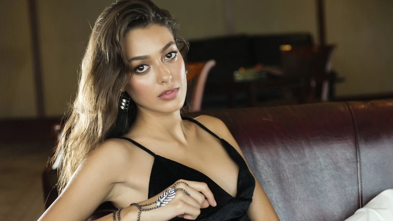 Beyaz bikinisiyle dikkat çekti... Dilan Çiçek Deniz'den Yunan adasında tatil pozu! - Sayfa 2