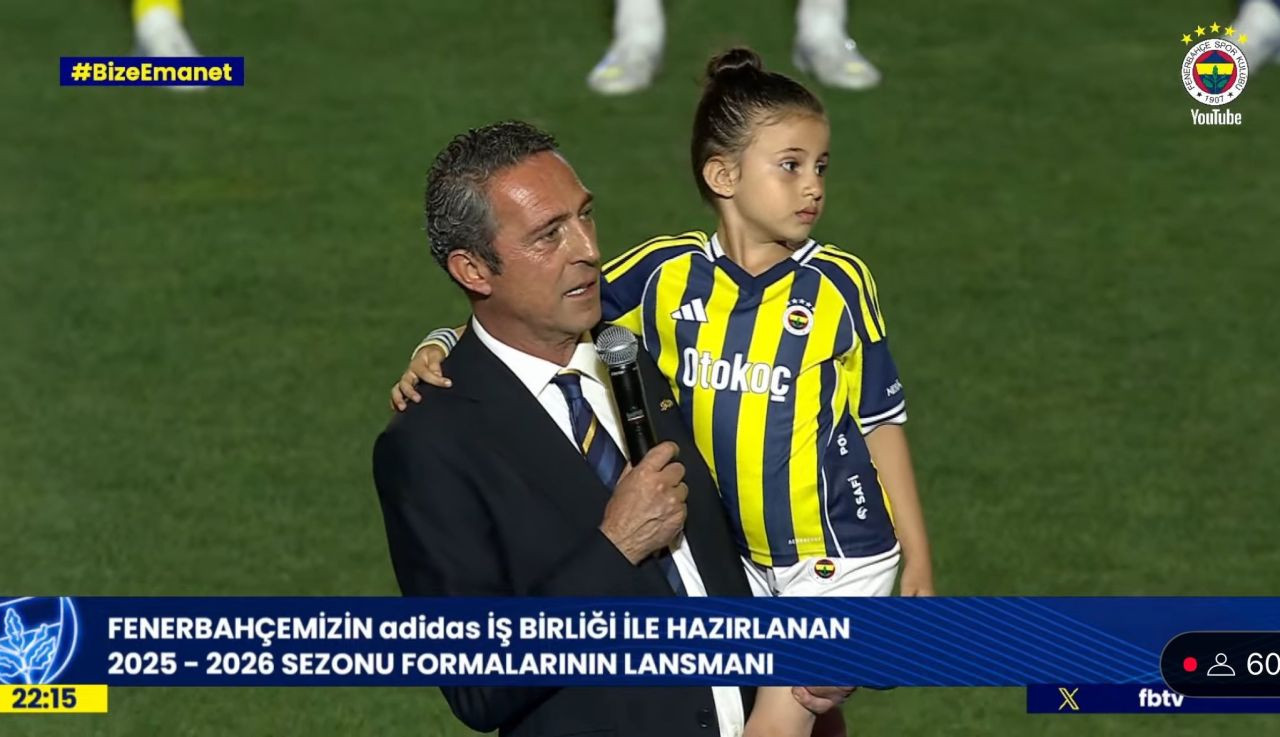 Efsane çubuklu döndü! Fenerbahçe yeni sezon formalarını tanıttı! İşte Fenerbahçe 2025-2026 formaları - Sayfa 1