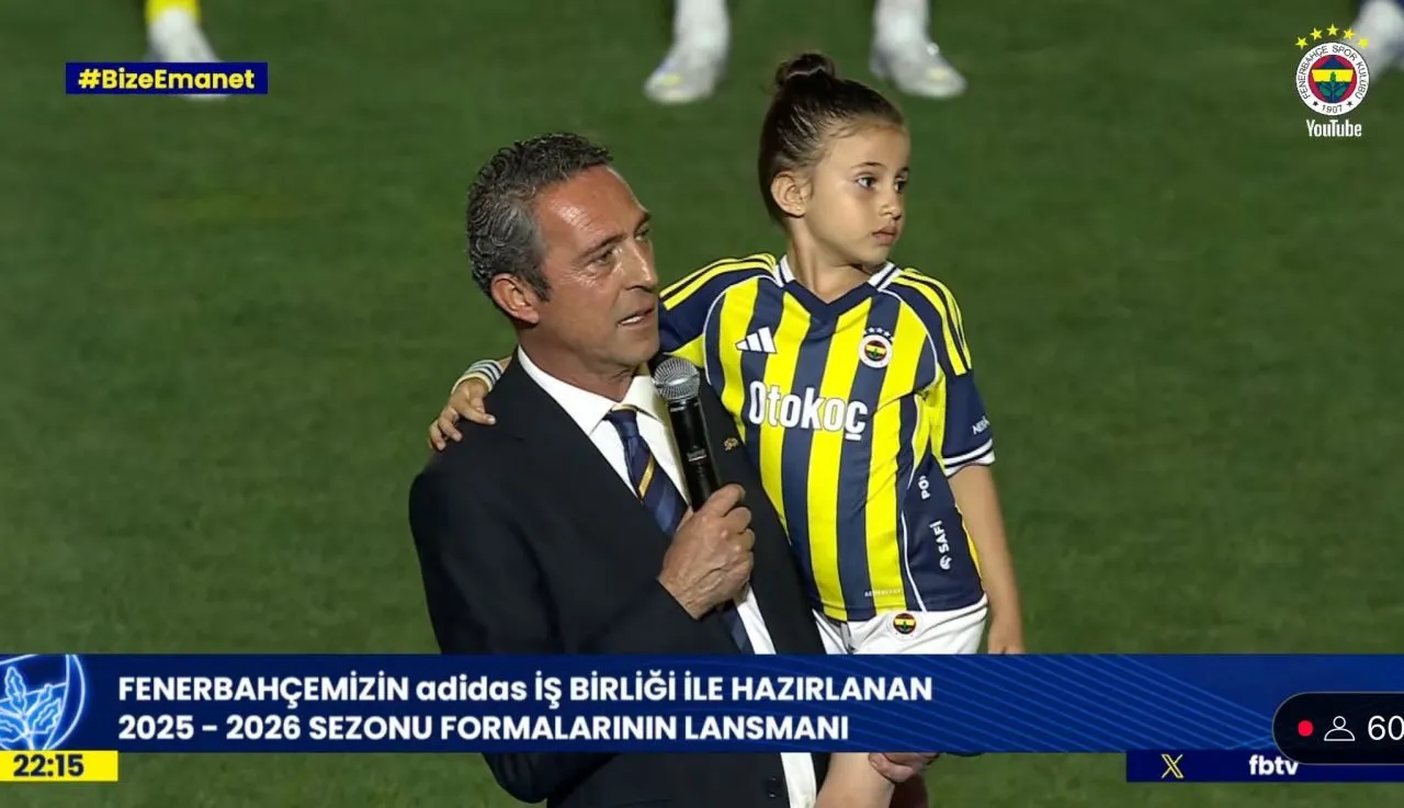 Efsane çubuklu döndü! Fenerbahçe yeni sezon formalarını tanıttı! İşte Fenerbahçe 2025-2026 formaları