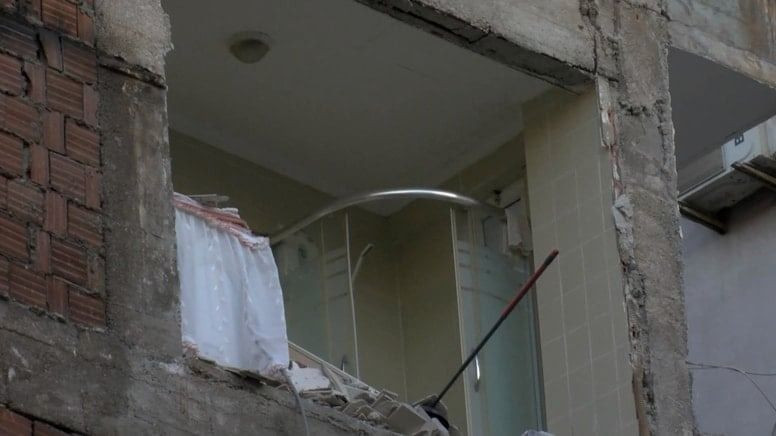'Kurtlar Vadisi' oyuncusunun panik anları! Evi bu hale geldi... - Sayfa 1