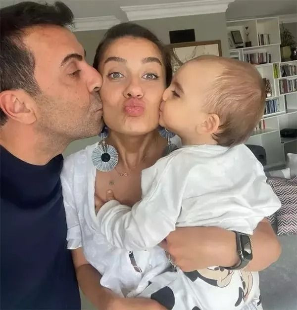 Ekranların sevilen yüzü yeniden baba oluyor! İşte miniğin cinsiyeti - Sayfa 4