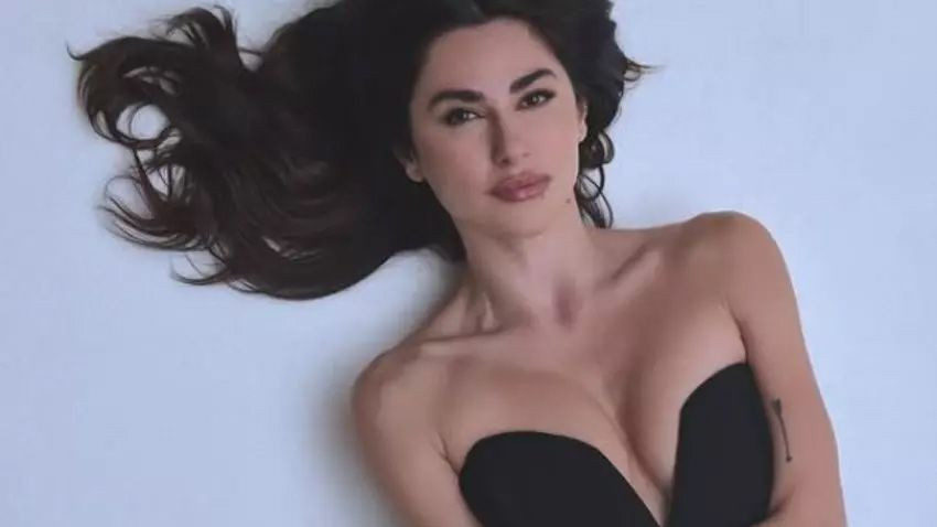 Nesrin Cavadzade tepeden tırnağa dantel elbisesiyle poz verdi! Beğeni yağmuru... - Sayfa 1
