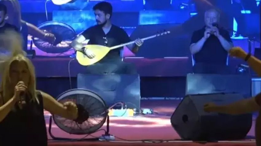 Sahnede şok anlar! Dron sanatçının kafasına çarptı - Sayfa 3