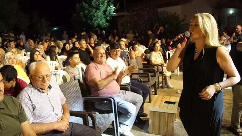 Sahnede şok anlar! Dron sanatçının kafasına çarptı - Sayfa 1