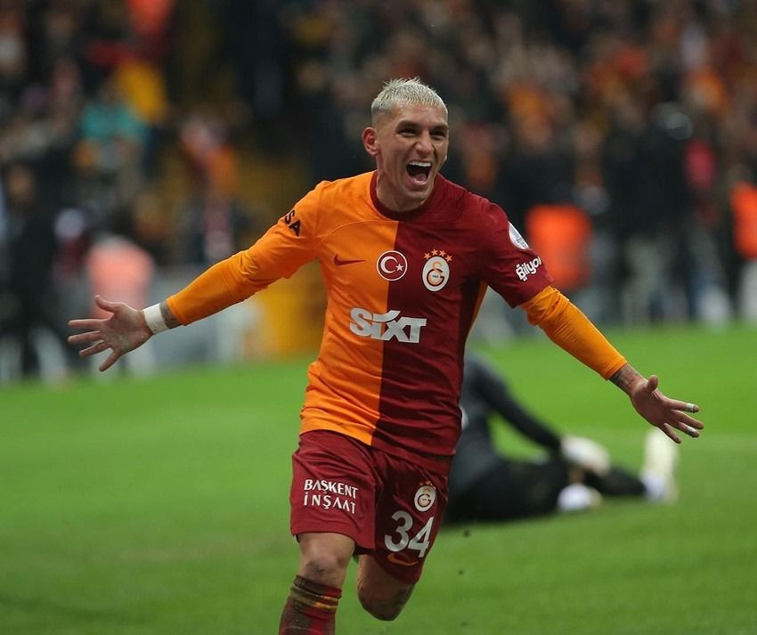 Torreira 'çapkınlık turunda' yakalandı! Türk fenomeni stalklarken fena ifşa oldu - Sayfa 1