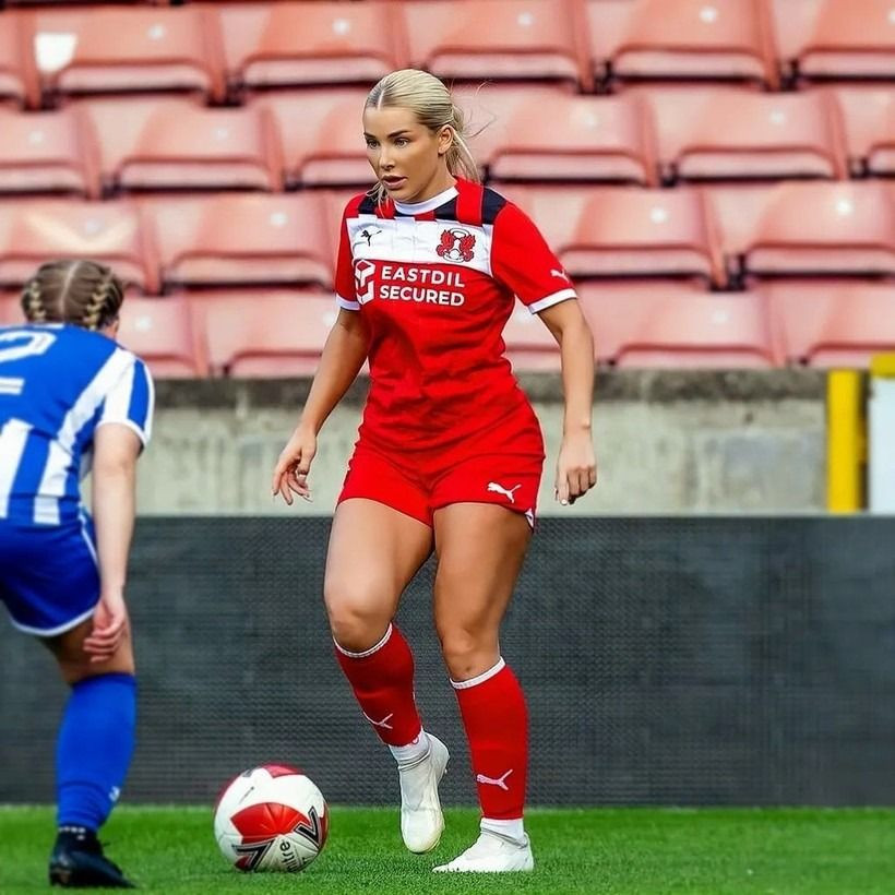 Dünyanın en güzel kadın futbolcusu nefes kesti! OnlyFans’taki cesur pozları olay oldu... - Sayfa 2