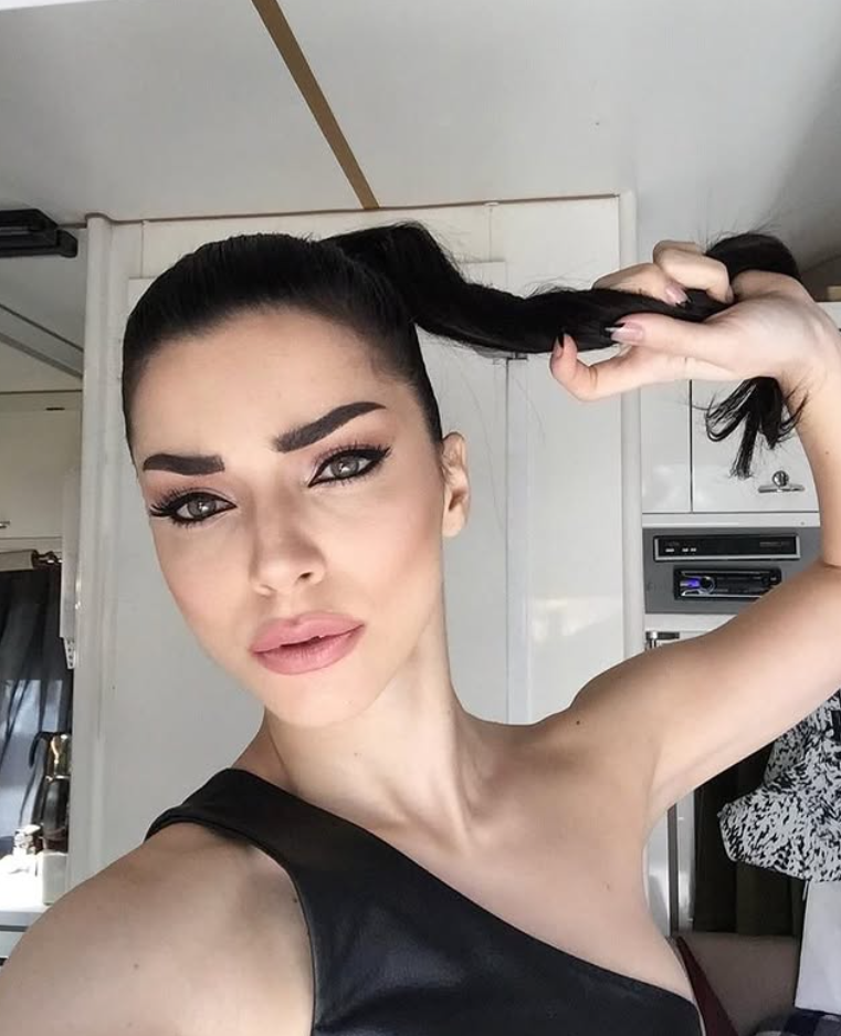 Havuzda tatil paylaşımı... Merve Boluğur'un bikinili pozu nefes kesti! - Sayfa 4