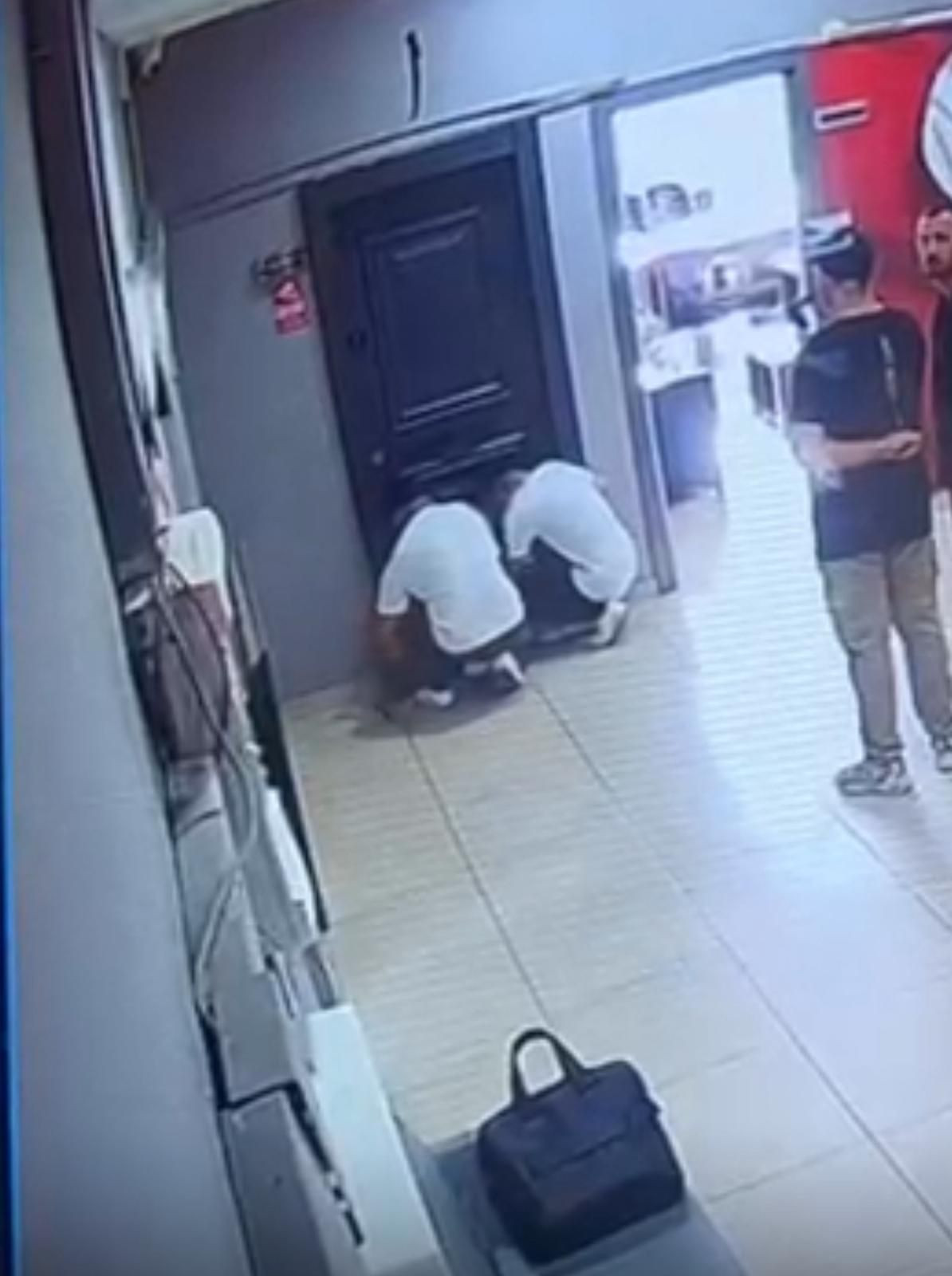 Teksas değil 'Esencılıs!' 'Yönetime el koyuyoruz' diyerek siteyi bastılar! - Sayfa 2