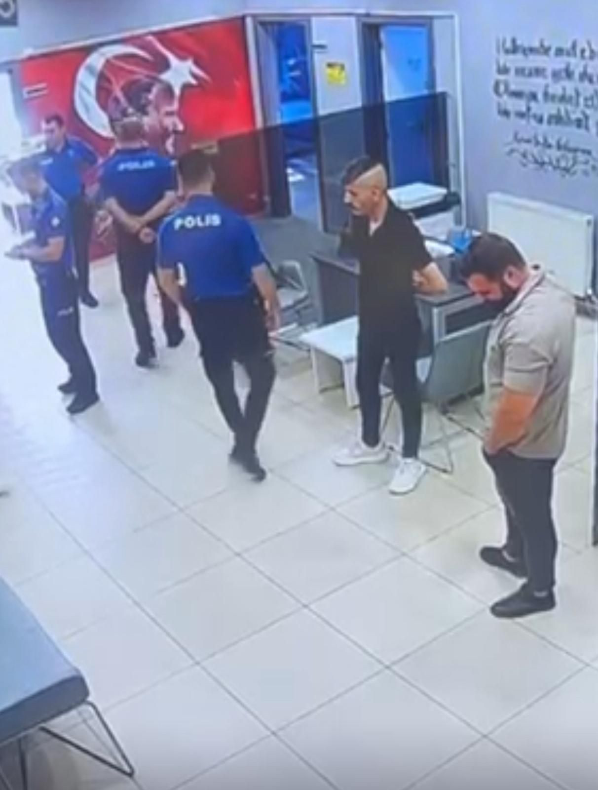 Teksas değil 'Esencılıs!' 'Yönetime el koyuyoruz' diyerek siteyi bastılar! - Sayfa 3
