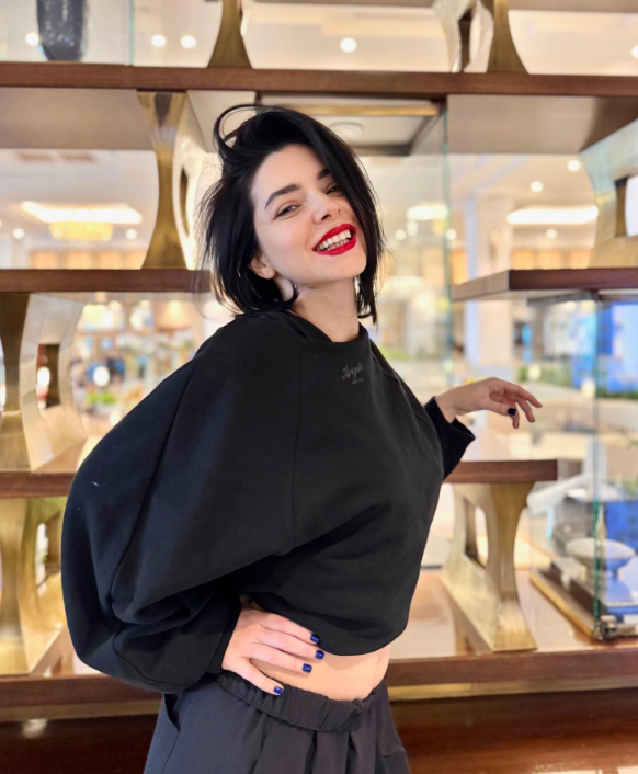 Paylaşımına beğeni yağdı... Merve Boluğur'dan olay yaratan tekne pozu! - Sayfa 1