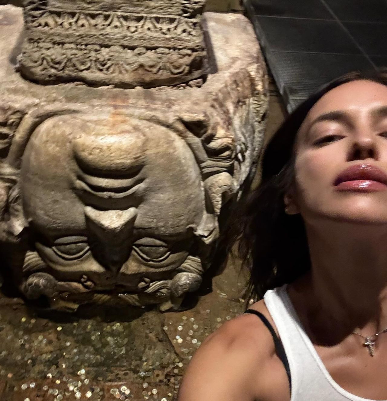 Dünyaca ünlü model Irina Shayk’tan İstanbul paylaşımı! Medusa ile poz verdi! - Sayfa 2