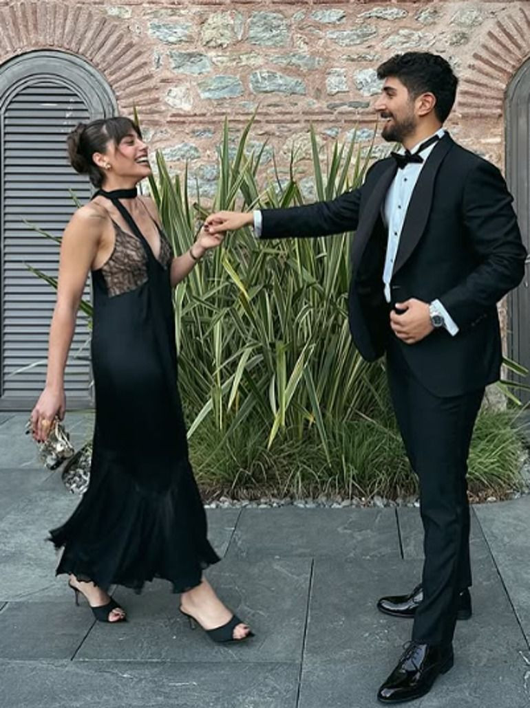 Sıla Türkoğlu plajda güzelliğiyle mest etti! Sosyal medya karıştı - Sayfa 2
