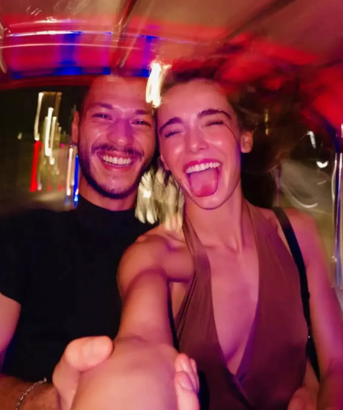 'Aşk pozu' verdiler... Ünlü çiftten Bangkok'ta romantik paylaşım! - Sayfa 2