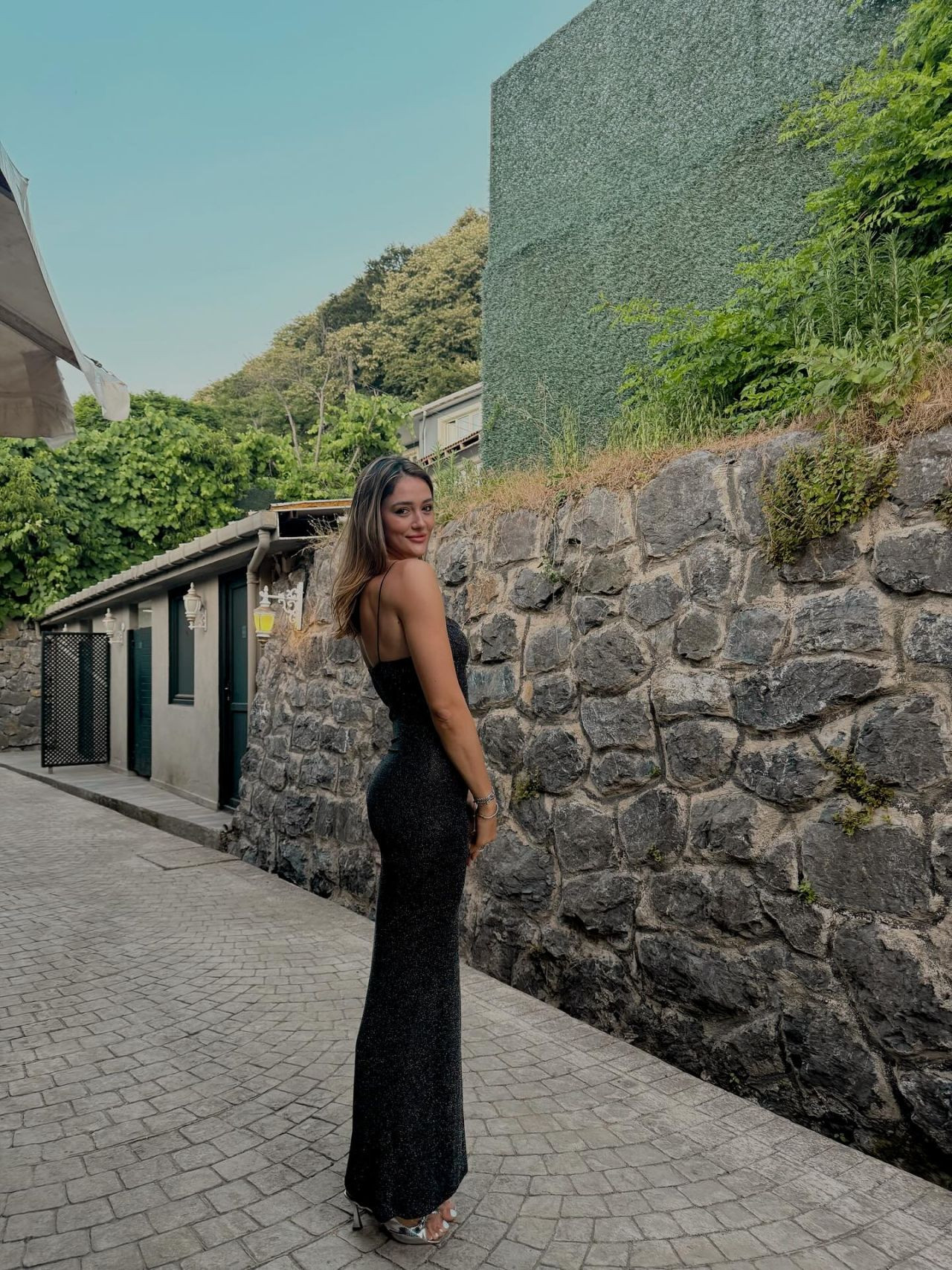 Zehra Güneş ve kardeşi İrem Güneş güzellikleriyle büyülediler - Sayfa 1