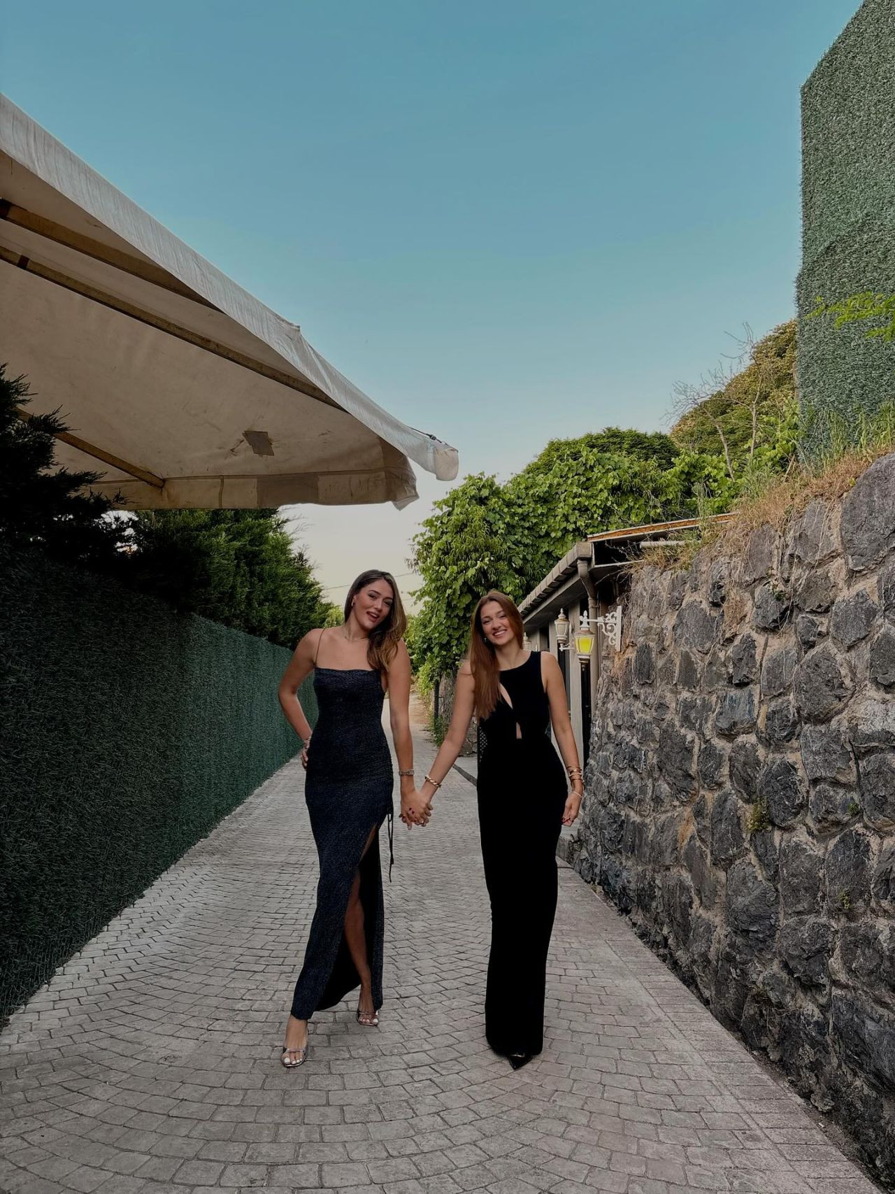Zehra Güneş ve kardeşi İrem Güneş güzellikleriyle büyülediler - Sayfa 3