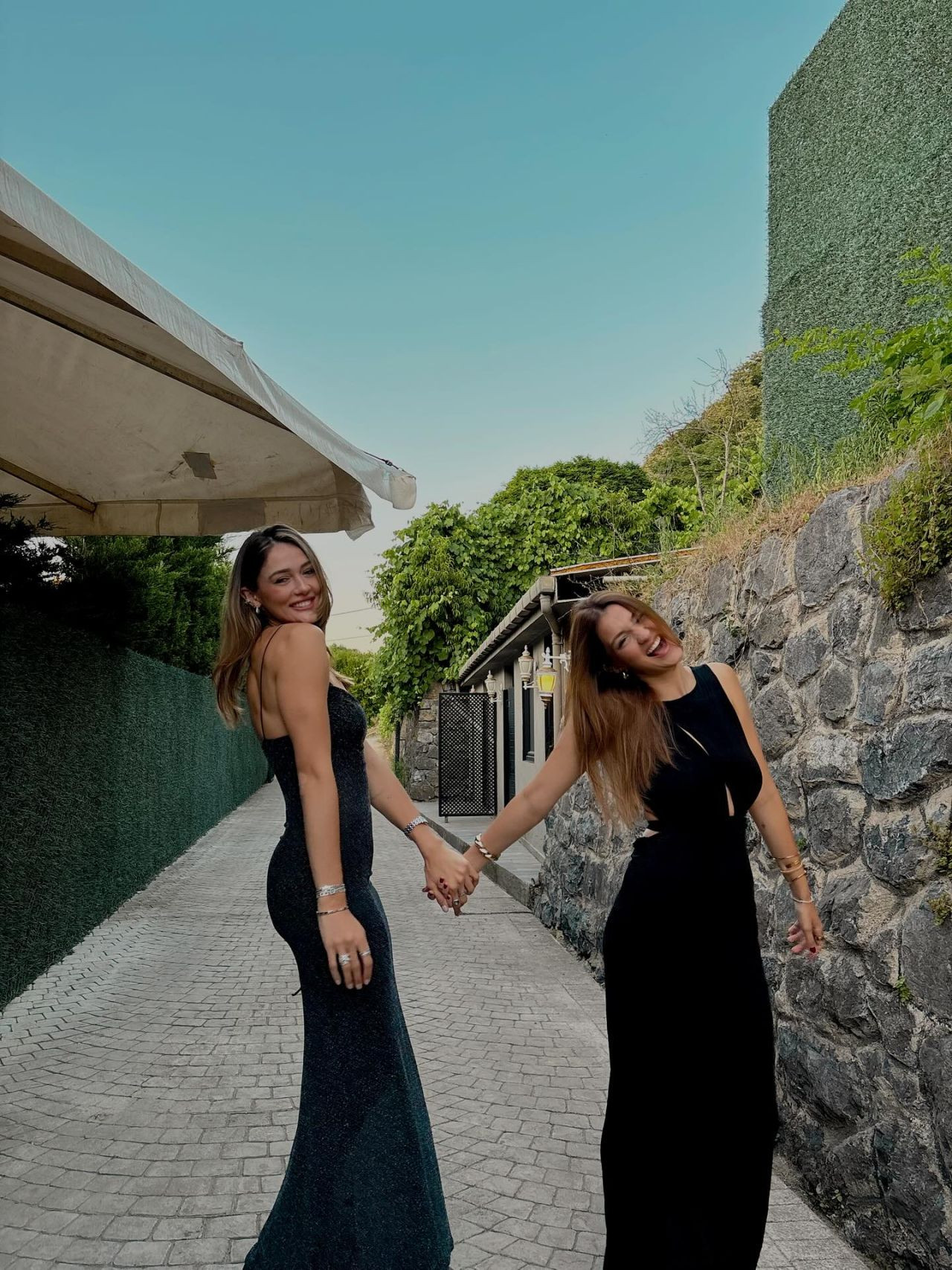 Zehra Güneş ve kardeşi İrem Güneş güzellikleriyle büyülediler - Sayfa 4