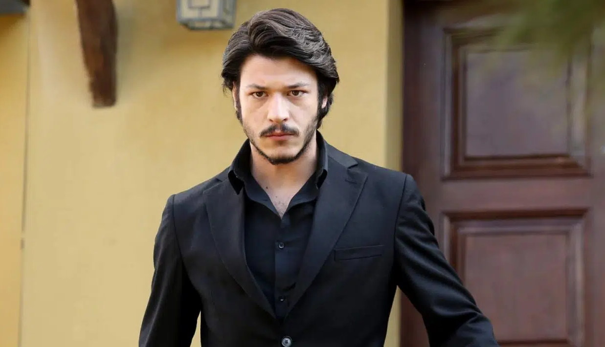 Mutfak paylaşımı olay oldu! Kubilay Aka yarı çıplak şov yaptı - Sayfa 1