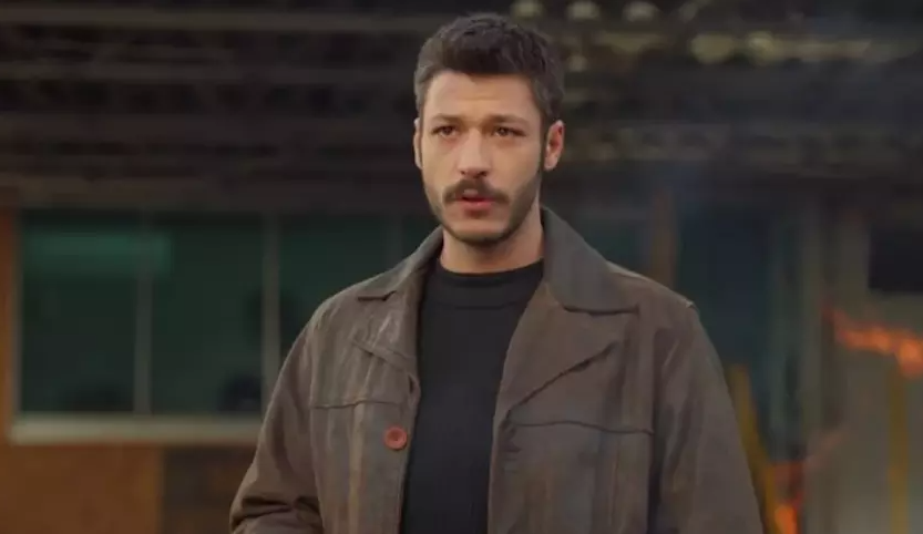 Mutfak paylaşımı olay oldu! Kubilay Aka yarı çıplak şov yaptı - Sayfa 2