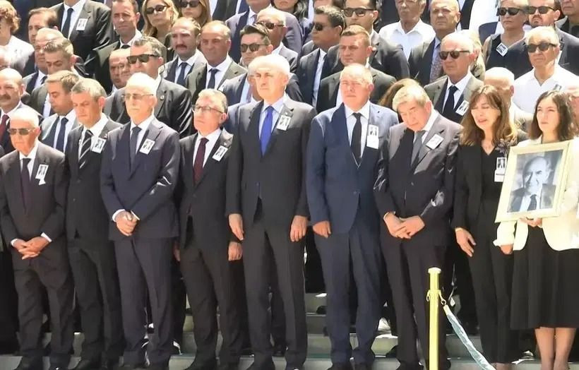 Altan Öymen için TBMM'de cenaze töreni: Devlet Bahçeli ile Hikmet Çetin el ele yürüdü - Sayfa 2