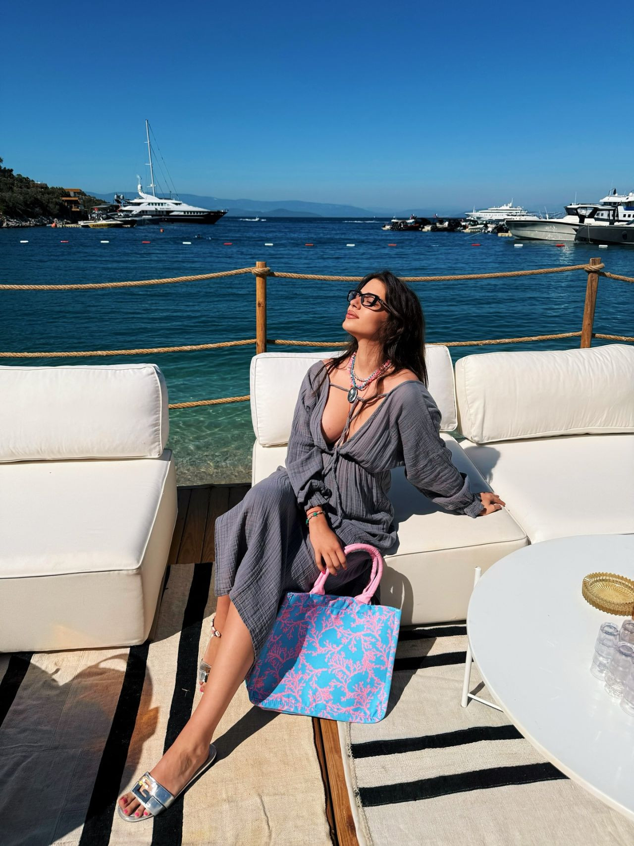 Derin Talu'dan nefes kesen tatil pozları! Bikinili karelere beğeni yağdı - Sayfa 1