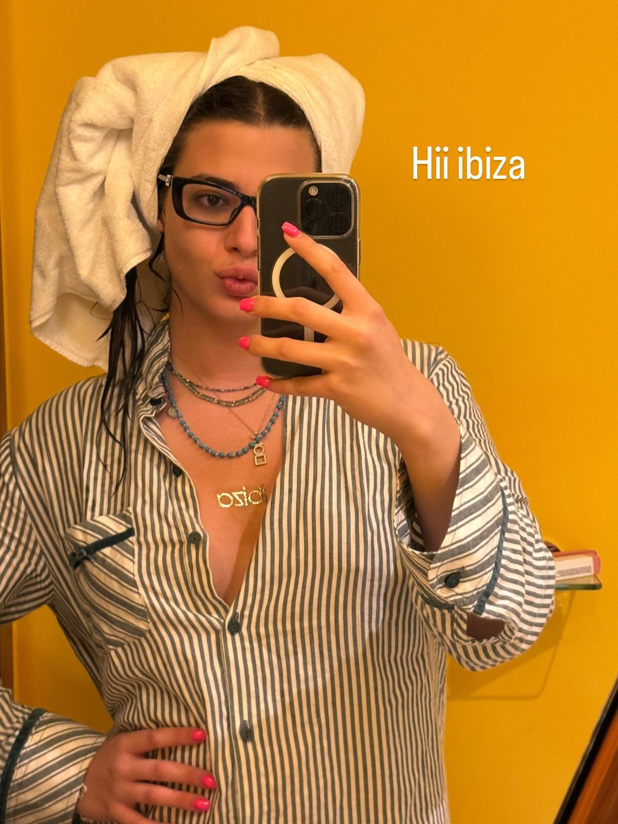 Derin Talu'dan nefes kesen tatil pozları! Bikinili karelere beğeni yağdı - Sayfa 3