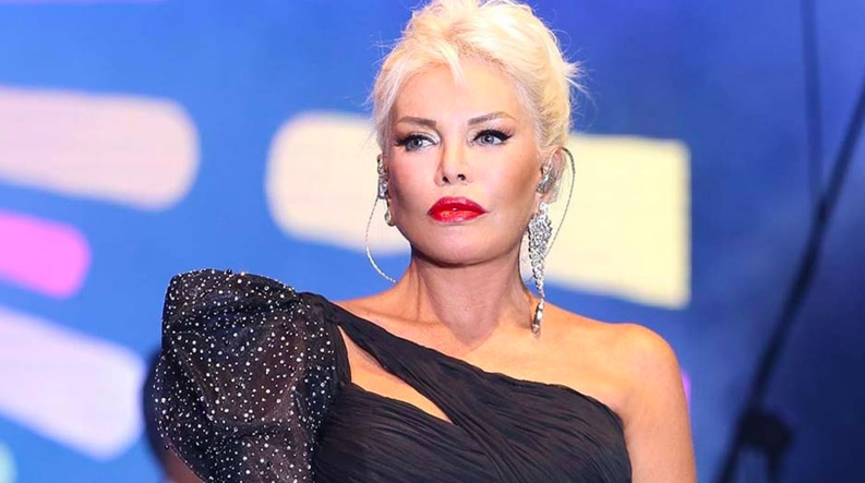 Mimikleri dikkat çekti... Ajda Pekkan'ın son hali sosyal medyada gündem oldu - Sayfa 2