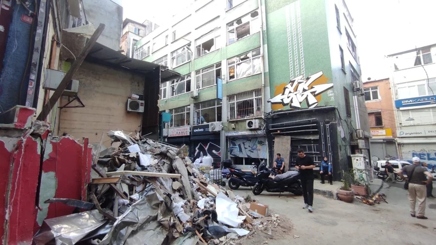 Beyoğlu'ndaki patlamanın izleri gün ağarınca ortaya çıktı! - Sayfa 2