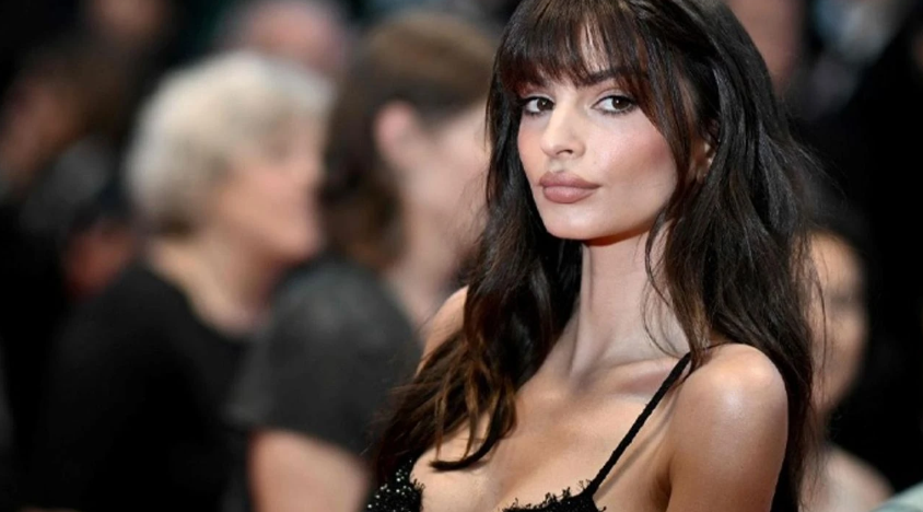 Cesur pozu olay oldu... Ünlü model Emily Ratajkowski çıplak güneşlendiği anları paylaştı! - Sayfa 1