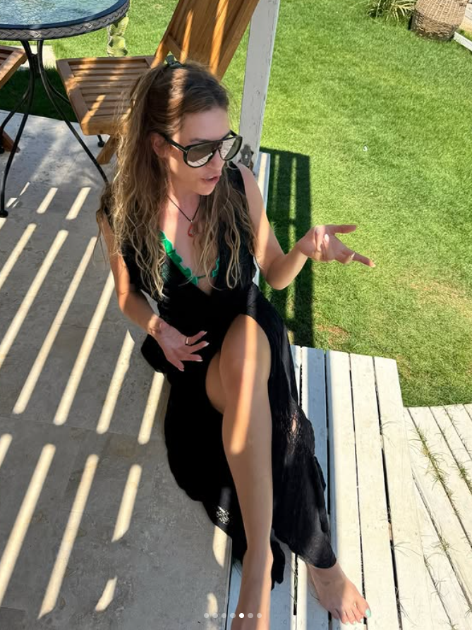 Saç rengi çok beğenildi... Sinem Kobal tarzında yeniliğe gitti! - Sayfa 1