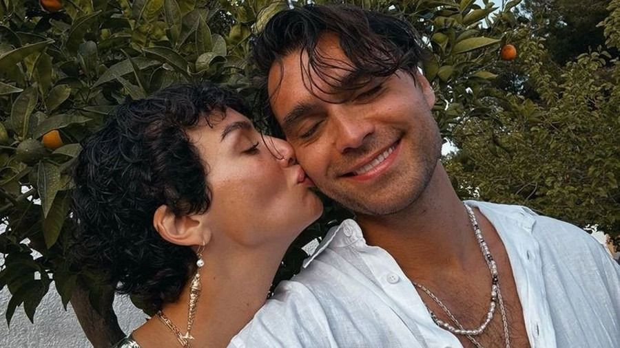 Hakan Kurtaş’tan Birce Akalay’a romantik jest! O detay dikkat çekti... - Sayfa 1