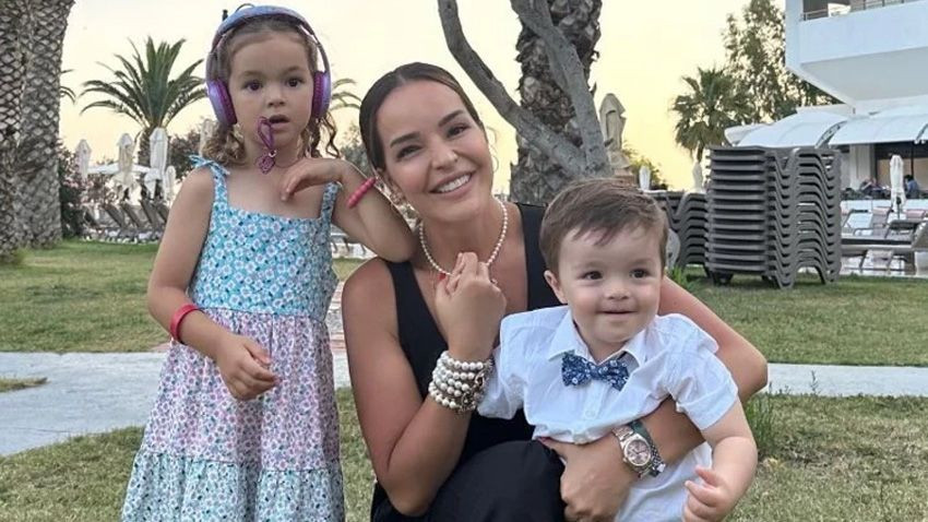 6 yıllık evliliğini sonlandırmıştı! Ünlü şarkıcı Bengü'nün bikinili tatil pozları mest etti - Sayfa 4