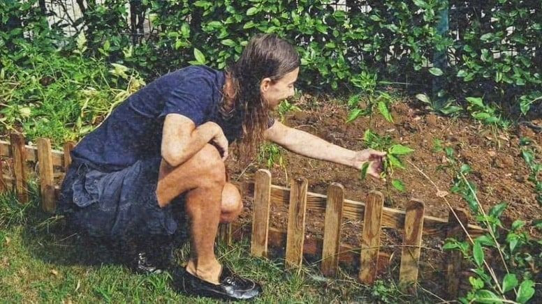 Ünlü oyuncu 'temiz gıda hakkım' dedi tarlaya girdi! VIP hayattan köy yaşamına! - Sayfa 1