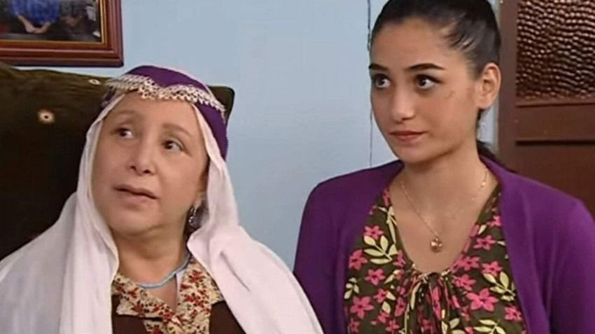 Akasya Durağı’nın Zeyno'su Sitare Akbaş evlendi! Gelinlik tarzı olay oldu! - Sayfa 1