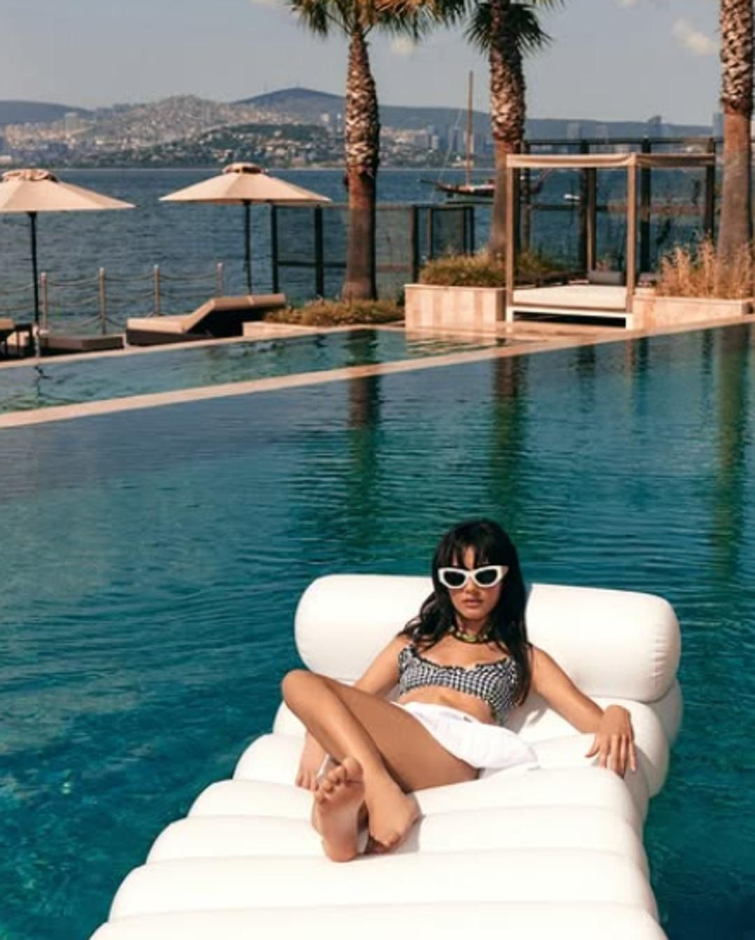 Helin Kandemir’den peş peşe cesur pozlar! Bikinisiyle göz kamaştırdı... - Sayfa 3