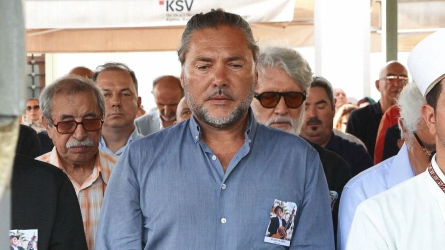 Usta sanatçı son yolculuğuna uğurlandı! Cenazesine ünlü akını - Sayfa 4