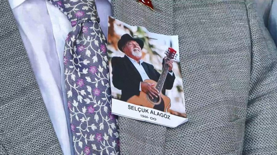 Usta sanatçı son yolculuğuna uğurlandı! Cenazesine ünlü akını - Sayfa 3