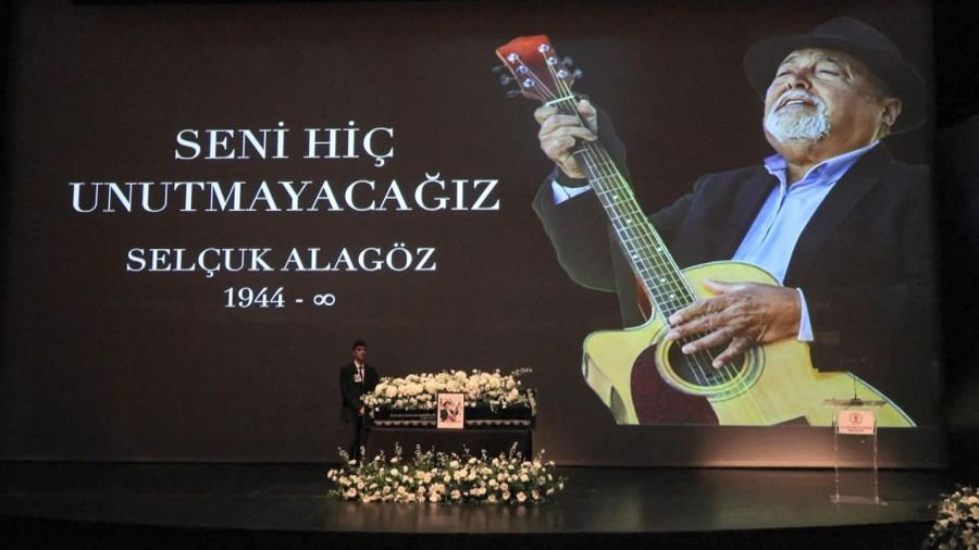 Usta sanatçı son yolculuğuna uğurlandı! Cenazesine ünlü akını - Sayfa 1