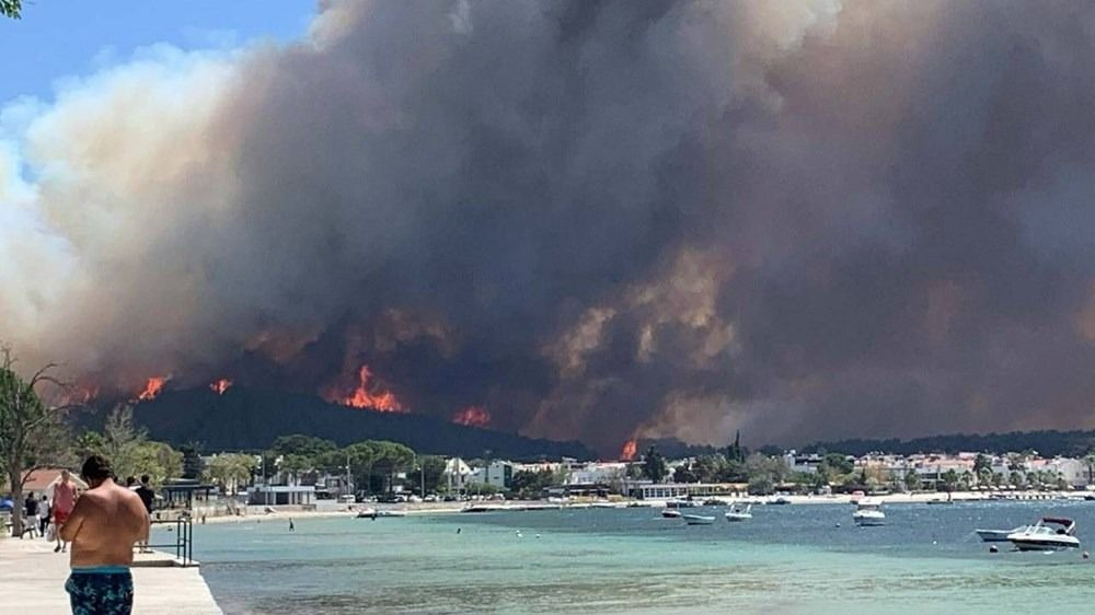 Çanakkale'de zamanla yarış! Yangın büyüdü... Evler, arabalar küle döndü... - Sayfa 1