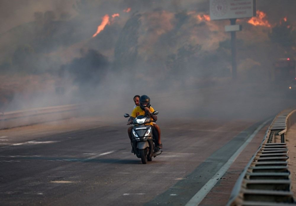 Çanakkale'de zamanla yarış! Yangın büyüdü... Evler, arabalar küle döndü... - Sayfa 4