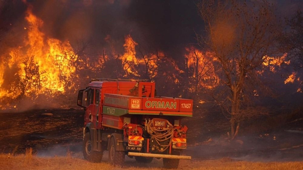 Çanakkale'de zamanla yarış! Yangın büyüdü... Evler, arabalar küle döndü... - Sayfa 3