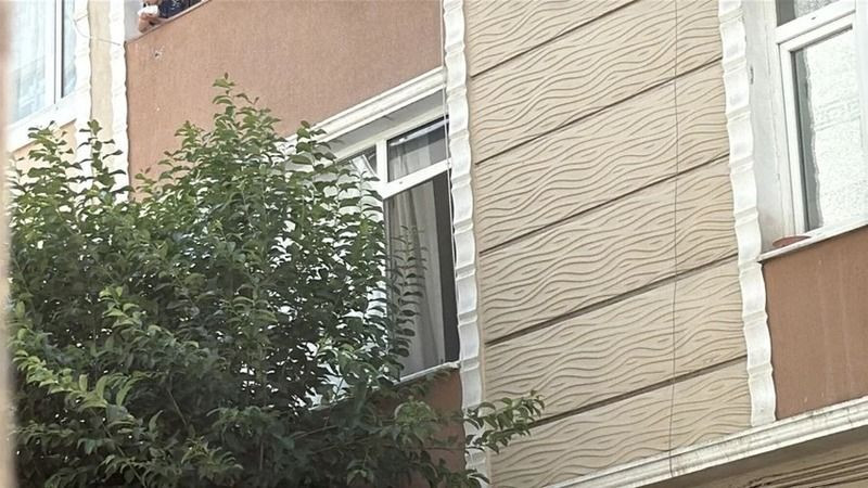 İstanbul'da şüpheli ölüm: Genç adam yarı çıplak halde ölü bulundu! - Sayfa 1