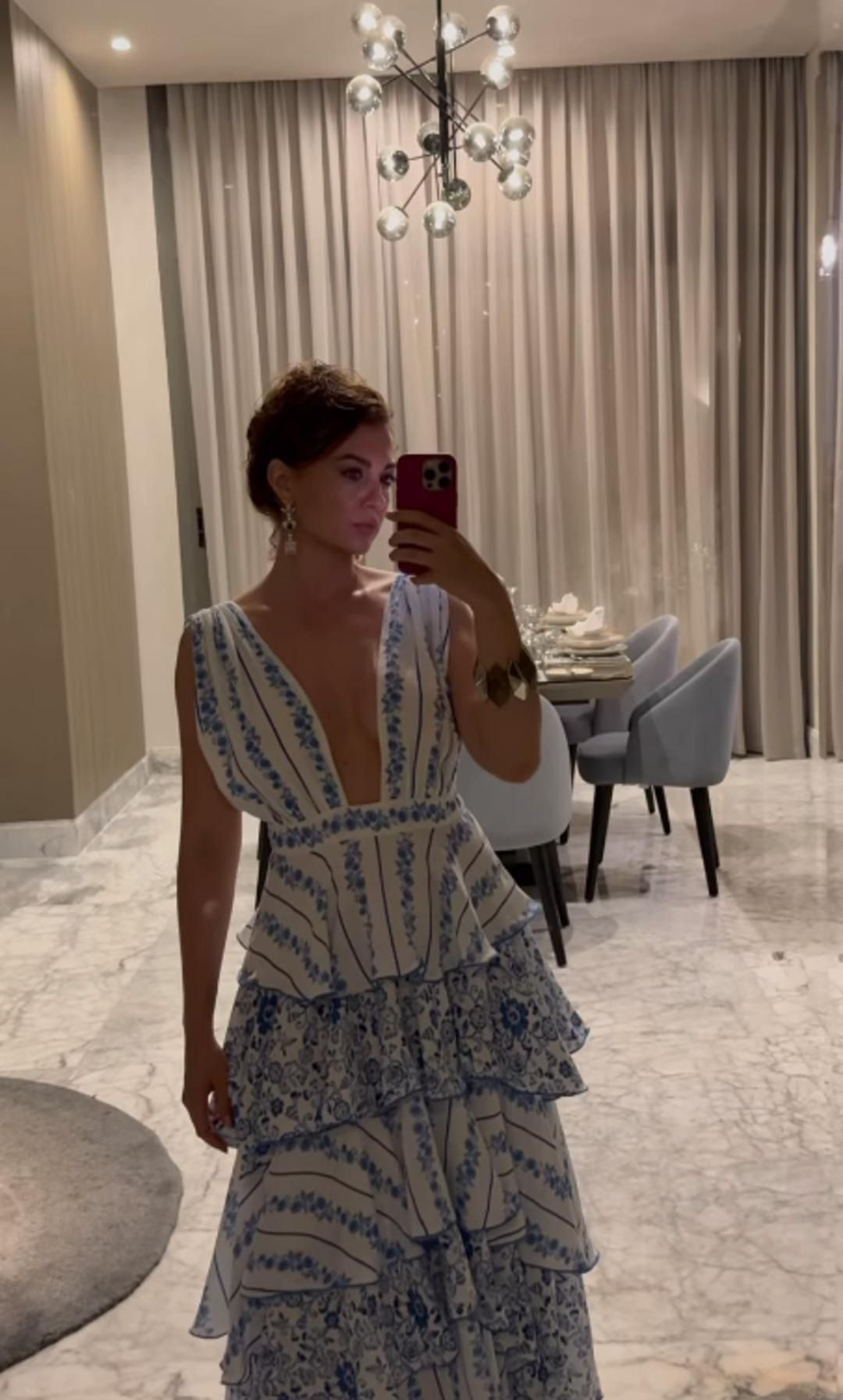 Kilo yorumlarına sert çıkmıştı! Burcu Özberk şıklığıyla göz kamaştırdı - Sayfa 2