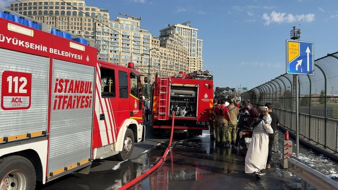 İstanbul’da panik anları! Seyir halindeki otobüs alev topuna döndü! - Sayfa 4