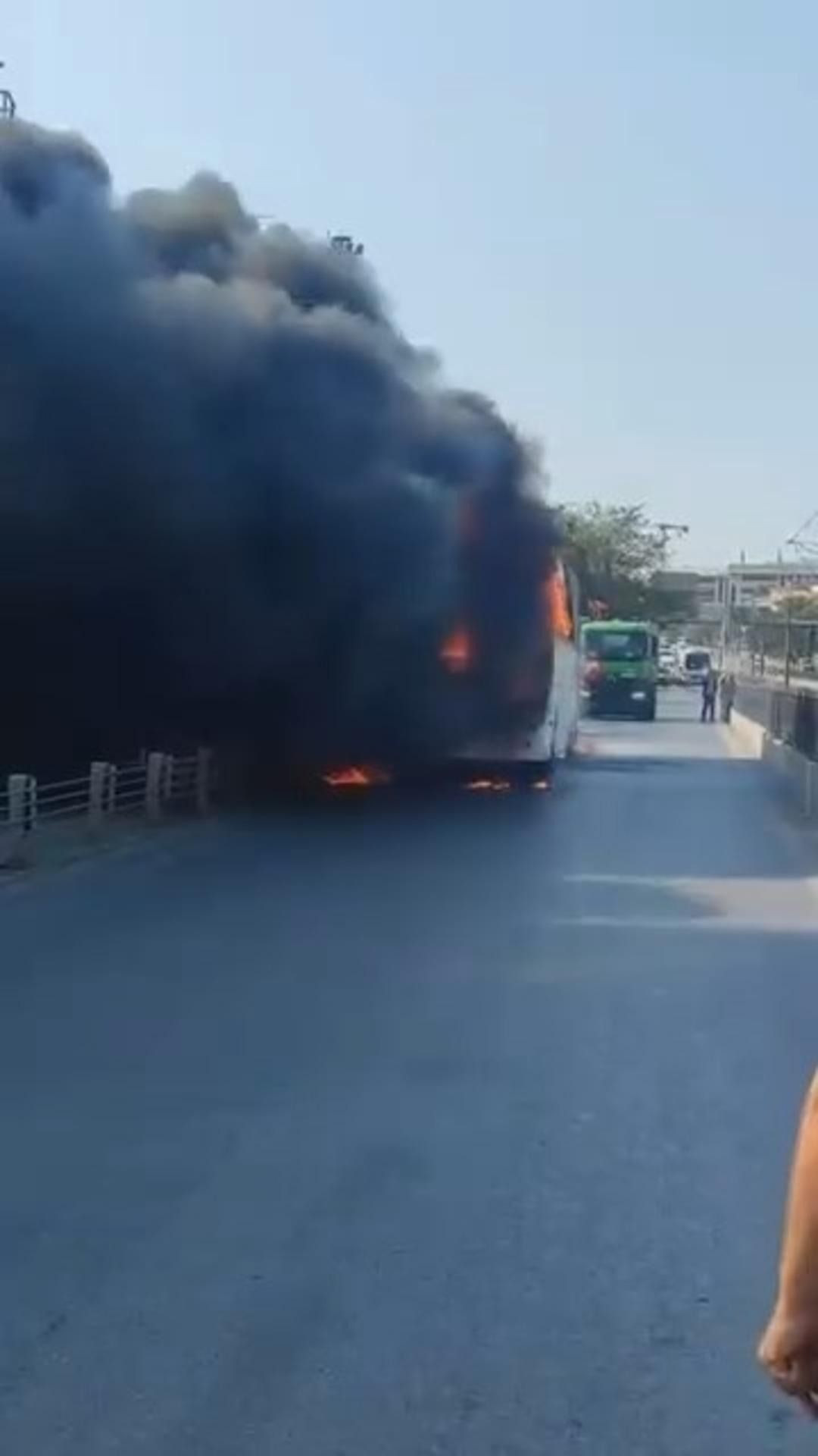İstanbul’da panik anları! Seyir halindeki otobüs alev topuna döndü! - Sayfa 3