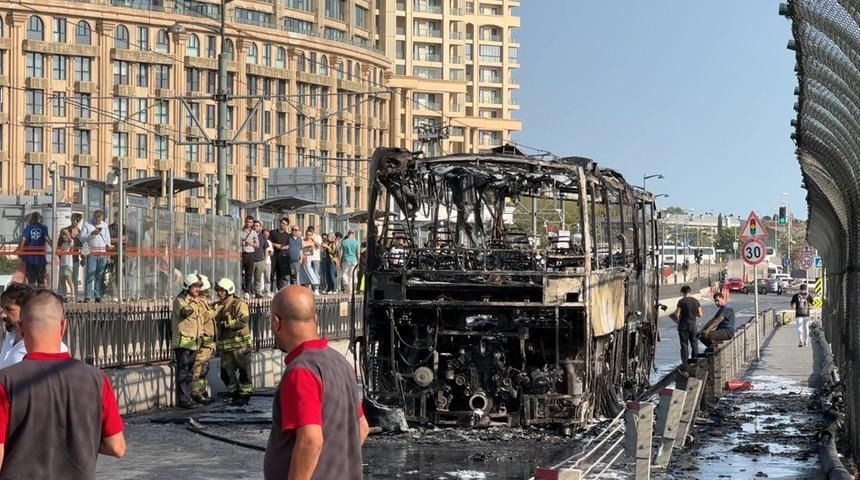 İstanbul’da panik anları! Seyir halindeki otobüs alev topuna döndü! - Sayfa 1