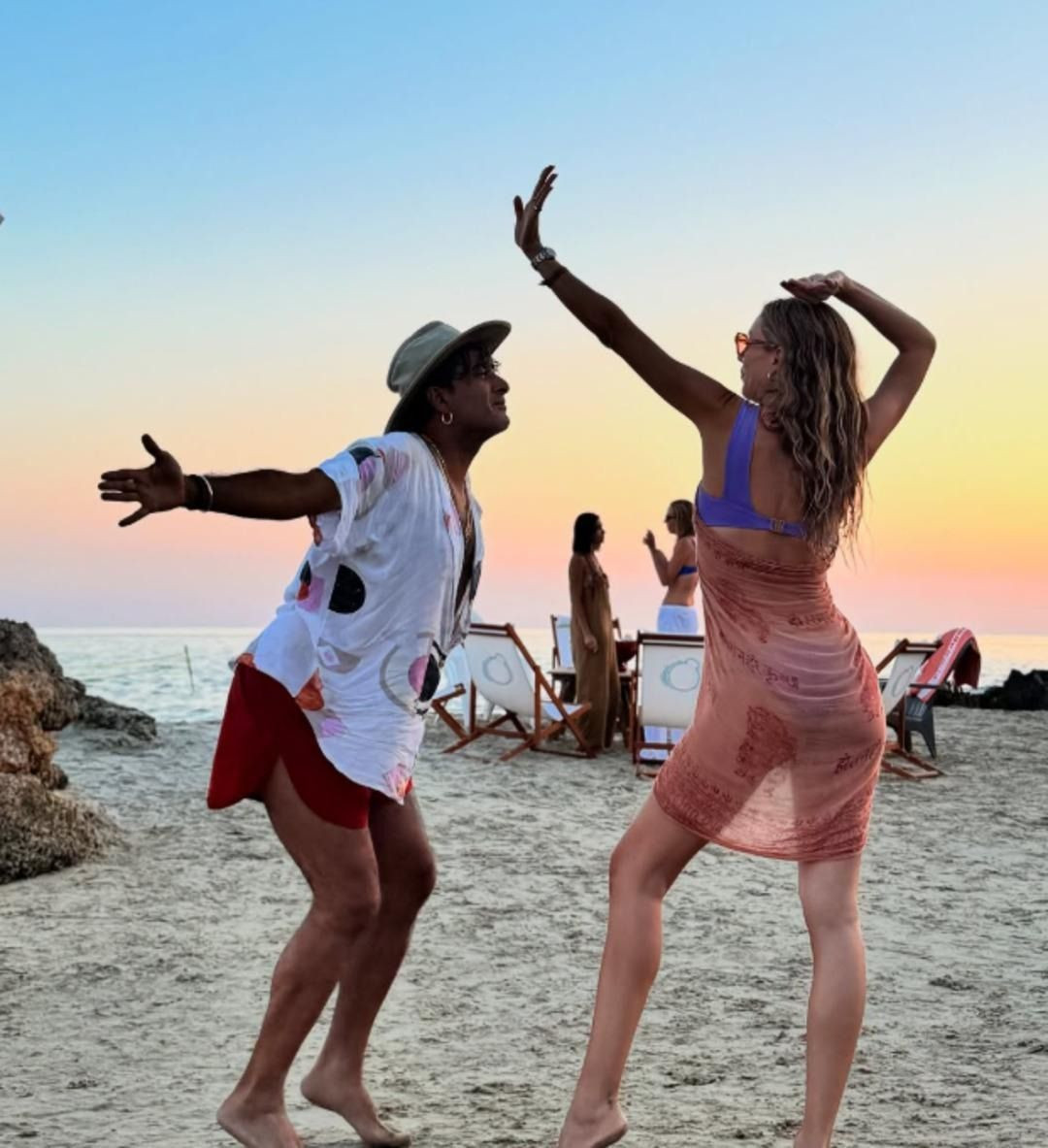 Sinem Kobal’ın minik bikinili pozu olay oldu! Kim der 2 çocuk annesi - Sayfa 3