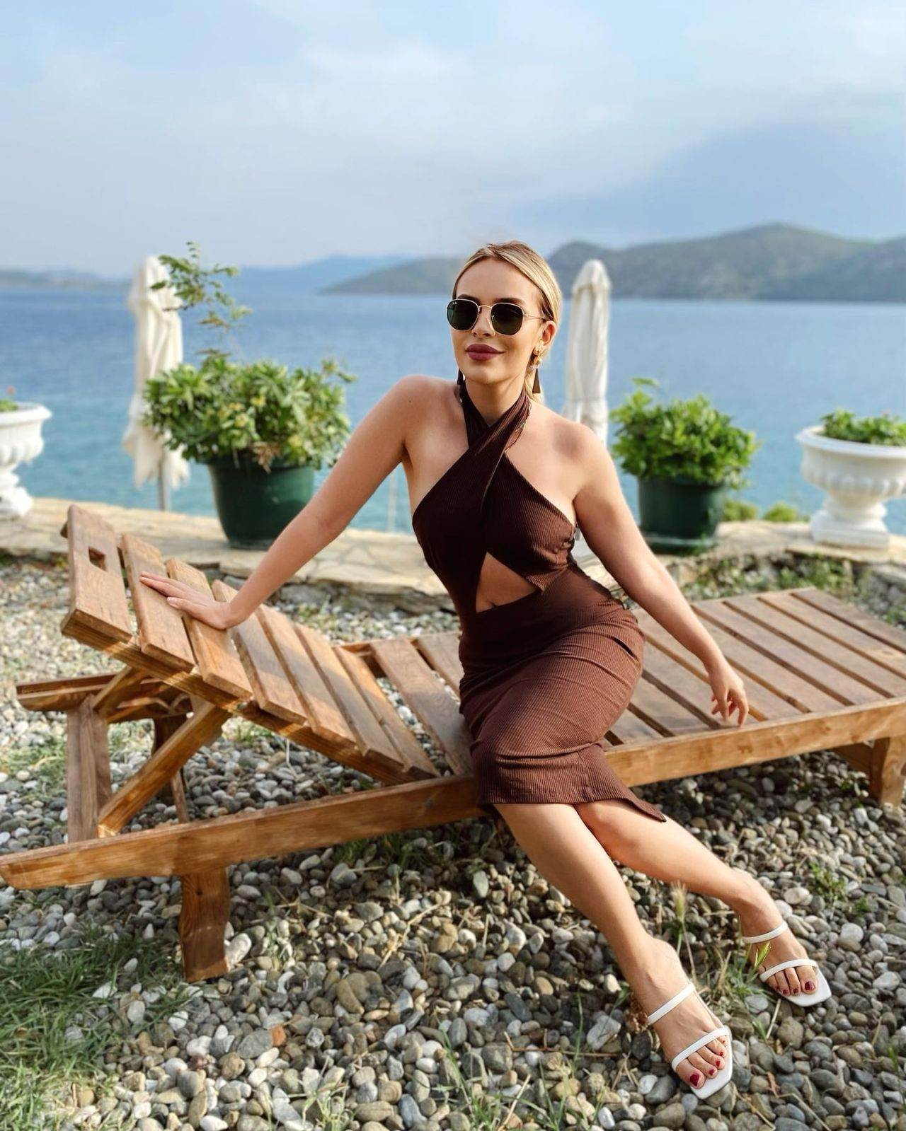 Ünlü sunucu Hazal Eker, Burak Deniz’i hedef aldı! Fotoğrafını paylaşıp yayınladı... - Sayfa 2