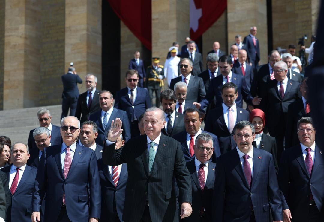 Cumhurbaşkanı Erdoğan ve devlet erkanı Ata'nın huzurunda! "Emanetimiz emin ve ehil koridorlarda" - Sayfa 5