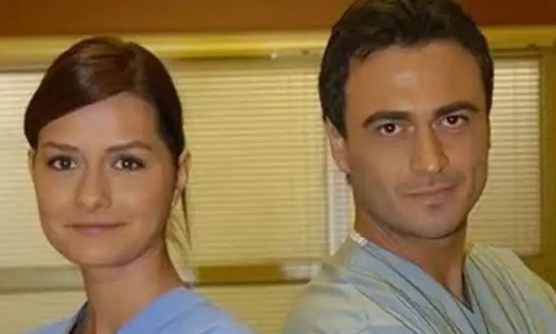 Yasemin ve İzzet Özilhan boşanıyor mu? Sosyetik çiftin evliliğinde kriz iddiası - Sayfa 1